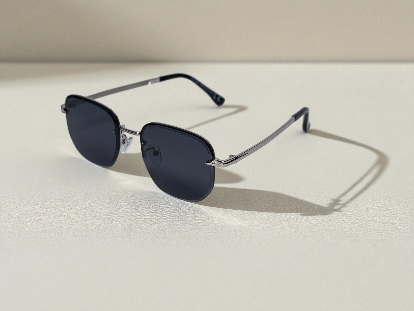 London shadow  - Silver & black